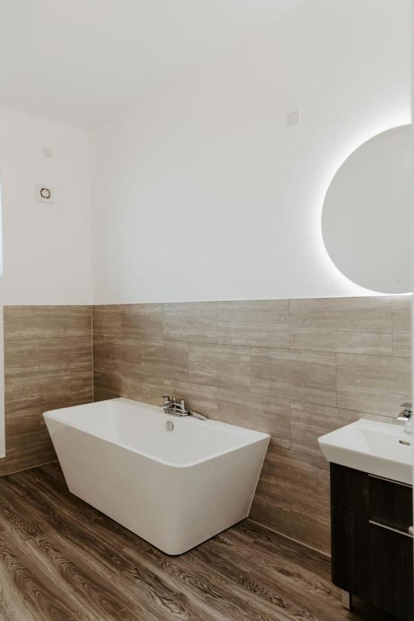 Lionheart Large Luxury Lodge - Sleeps 10- Dog Friendly,Near Sherwood Forest At Fairview Farm Nottingham Great For Family Gatherings ,Groups ,Parties 외부 사진