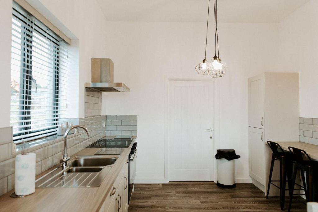 Lionheart Large Luxury Lodge - Sleeps 10- Dog Friendly,Near Sherwood Forest At Fairview Farm Nottingham Great For Family Gatherings ,Groups ,Parties 외부 사진