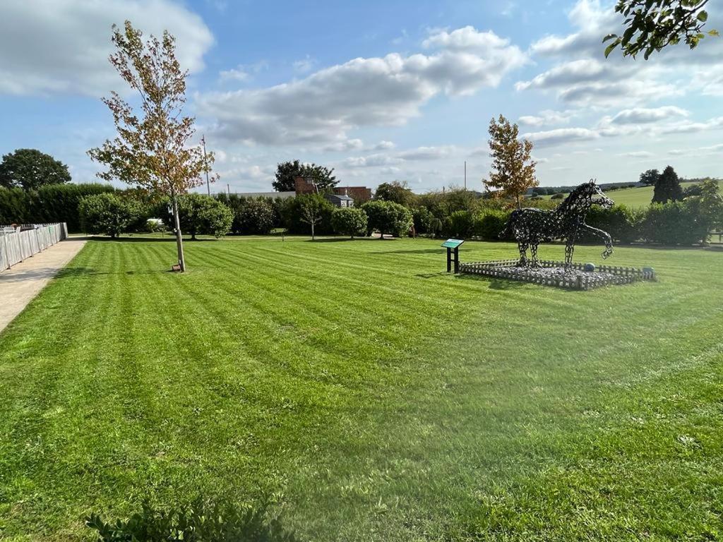 Lionheart Large Luxury Lodge - Sleeps 10- Dog Friendly,Near Sherwood Forest At Fairview Farm Nottingham Great For Family Gatherings ,Groups ,Parties 외부 사진
